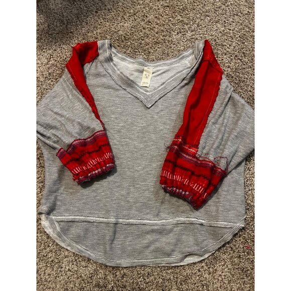 Free People We The Free Bubble Tee Gray Combo Red Embroidered Sleeve Top Large - Picture 3 of 8